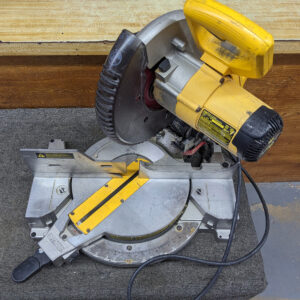DEWALT 10-Inch Compound Miter Saw (DW713)