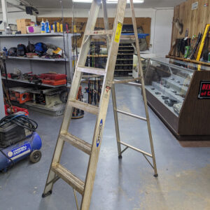 WERNER Stepladder: 6 ft Ladder Ht, 5 Steps, 250 lb, 41 1/2 in Base Spread, 21 1/2 in Bottom Wd