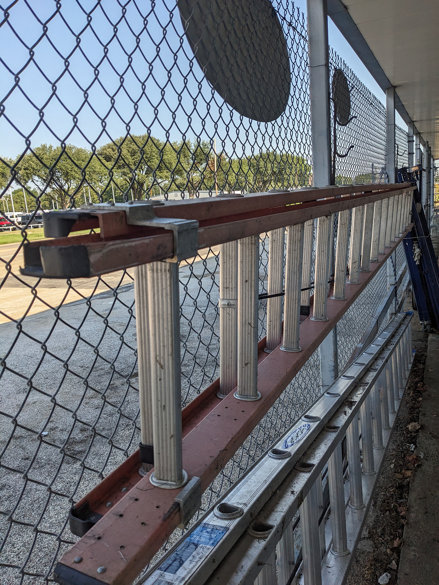 werner 32ft ladder (1)