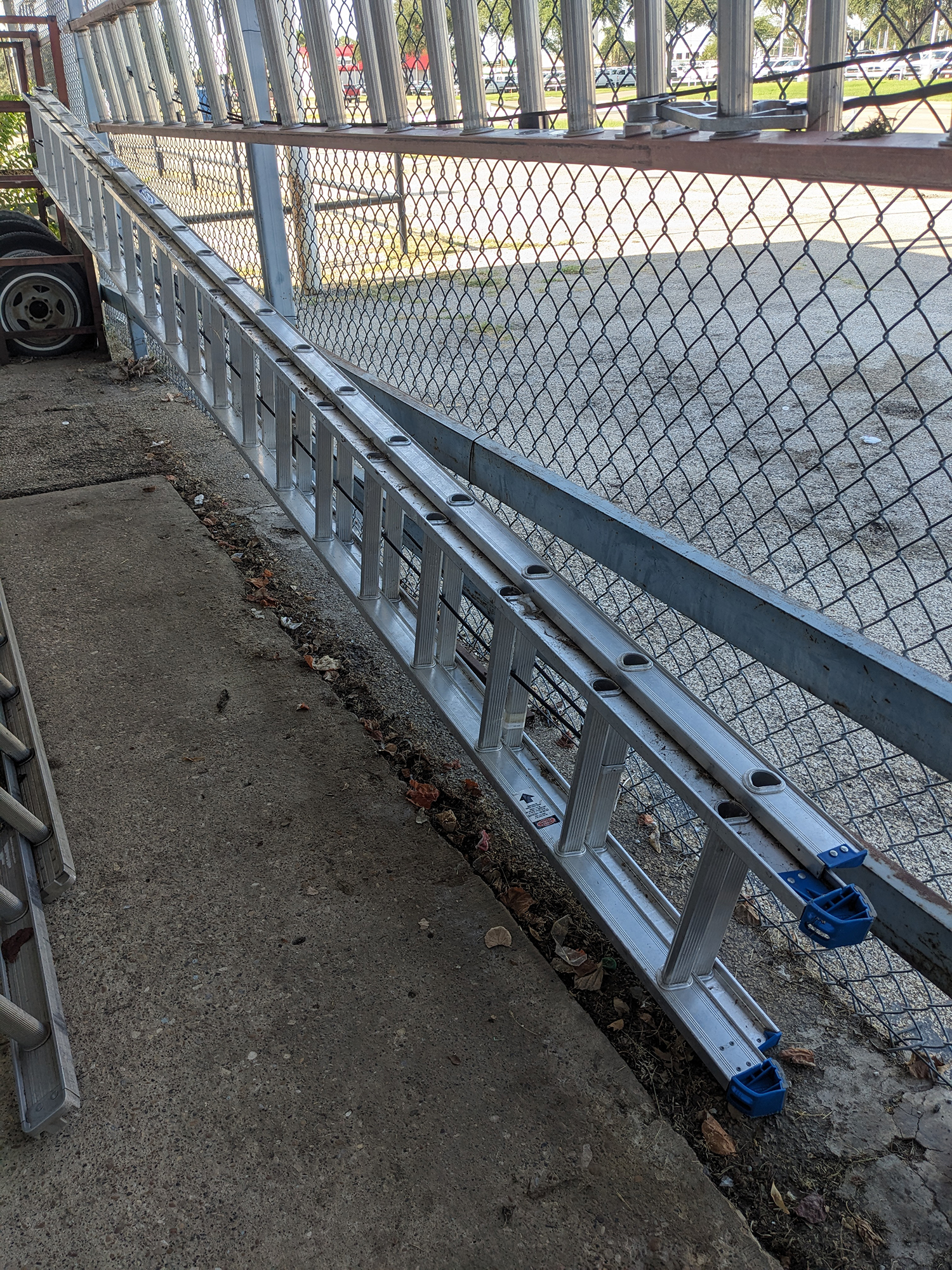werner 40ft ladder (1)
